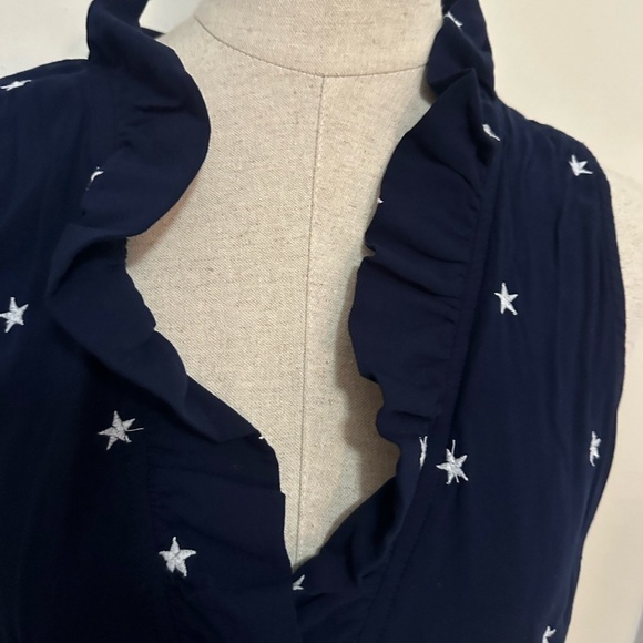 Crown & Ivy Sleeveless Tiered Tunic with Floppy Collar - Picture 3 of 6